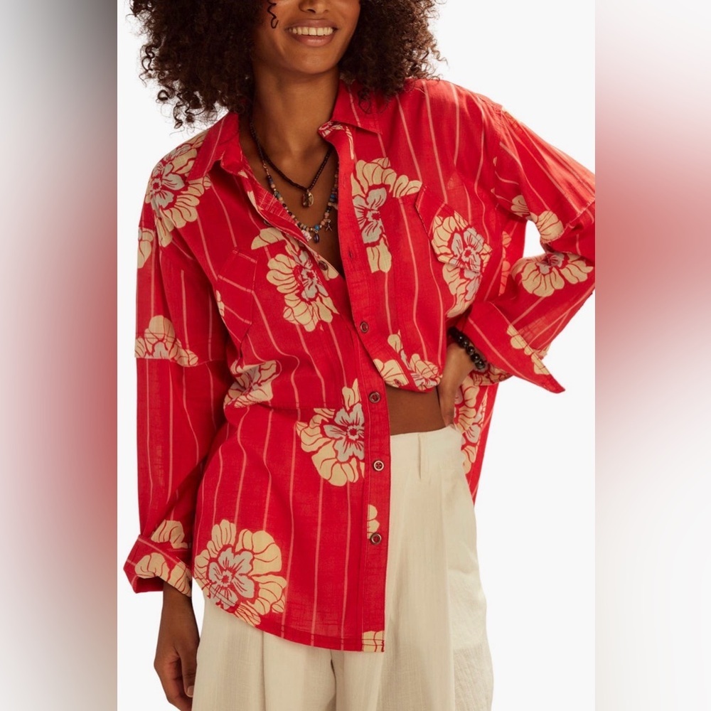 Hidden Flower Shirt NWOT Cherry combo